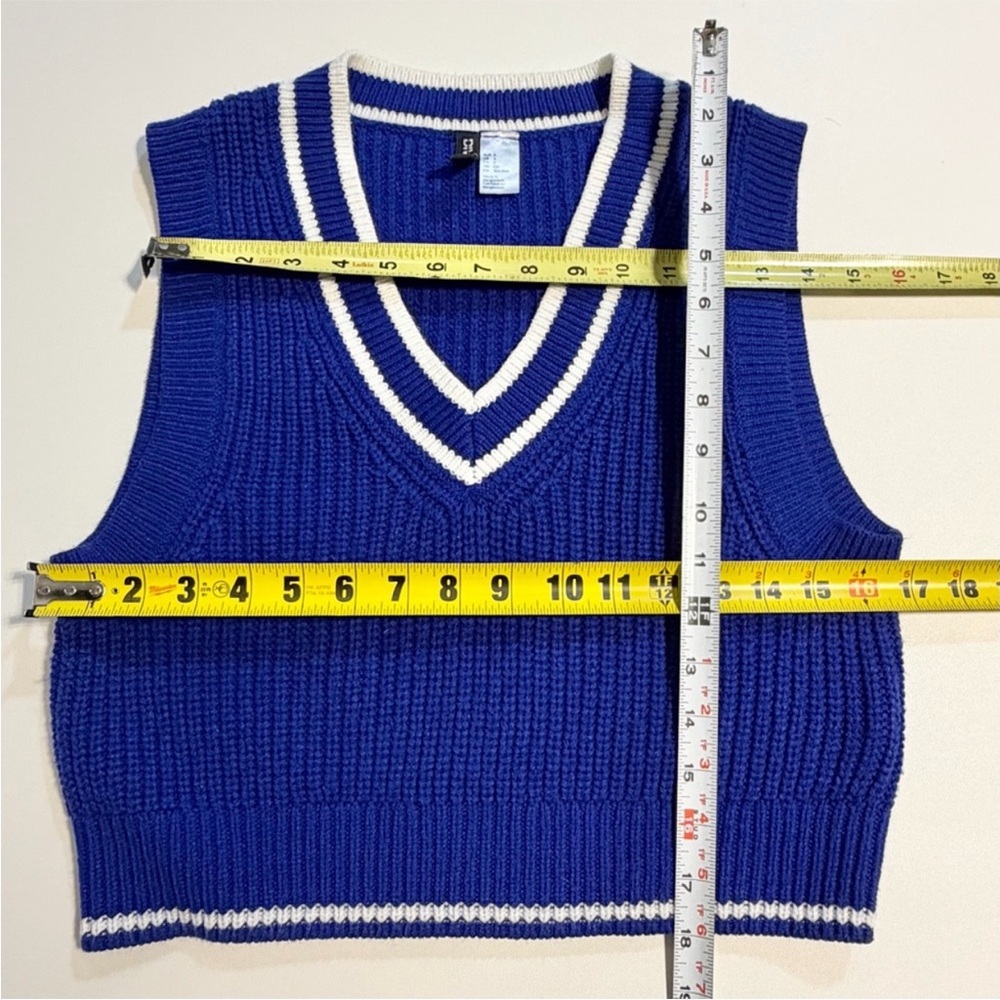 Divided H&M varsity cricket sporty knit sweater vest sleeveless v neck cropped - Picture 2 of 8